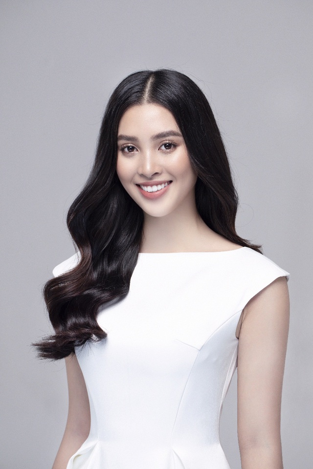 Với một nụ cười hoàn hảo Hoa hậu Tiểu Vy ngày càng thăng hạng nhan sắc - Ảnh 2.