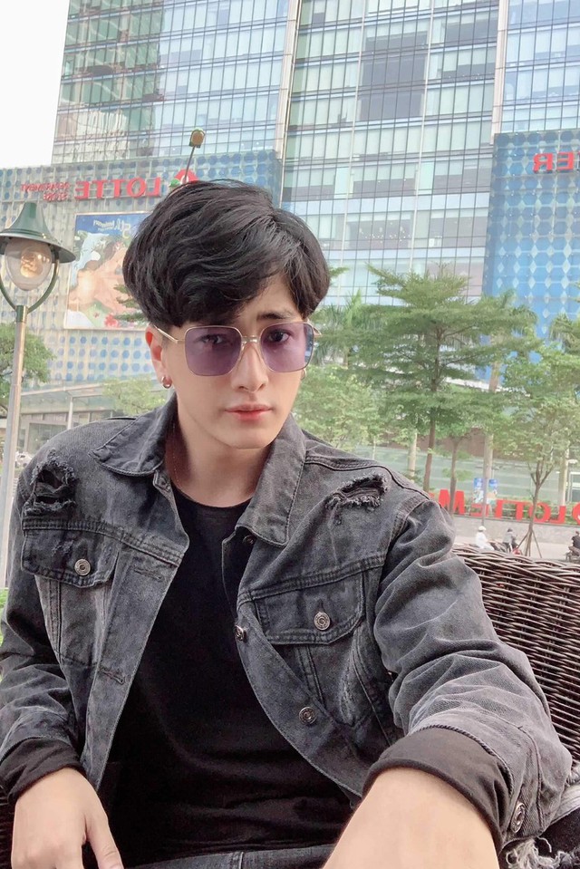 Xem c&aacute;ch fashionista Việt phối đồ kiệm m&agrave;u thanh lịch c&ugrave;ng k&iacute;nh mắt - Ảnh 8.