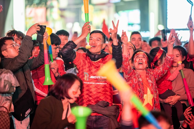 Tối nay, Hà Nội mở đại tiệc bóng đá trước Nhà hát Lớn, chờ U22 bất bại rinh vàng lịch sử! - Ảnh 2.