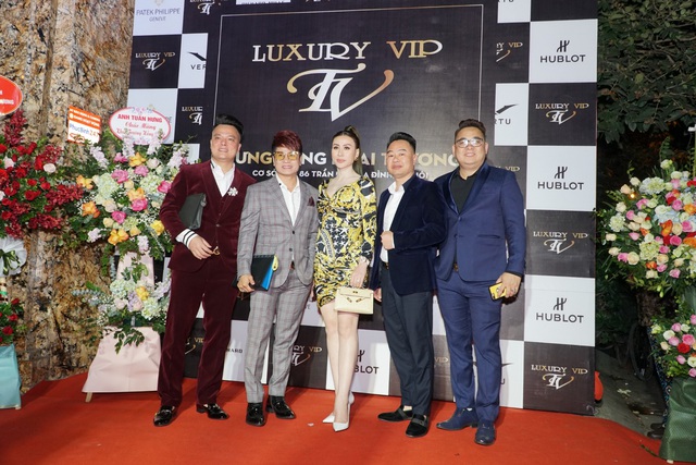 Sao Việt chúc mừng đại gia Tùng Vàng khai trương Luxury VIP - Ảnh 3.