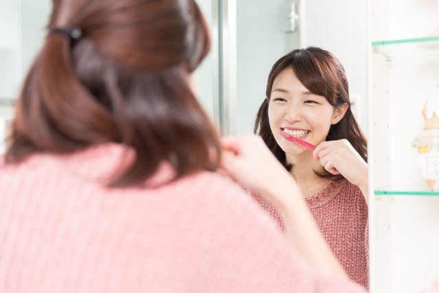 3 bí kíp đơn giản giúp răng giảm nhanh ê buốt, cho bạn thoải mái tận hưởng mùa lễ hội - Ảnh 2.