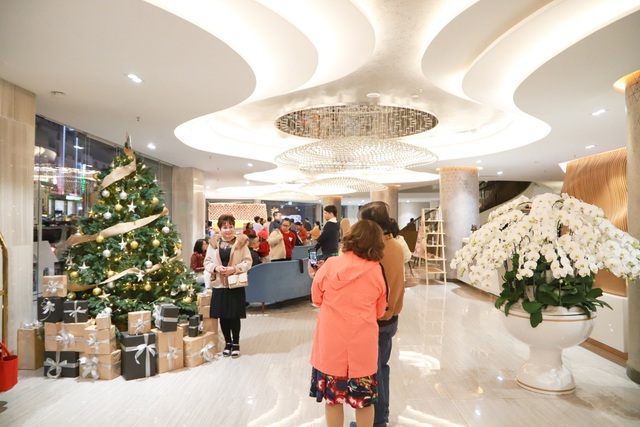 Lễ thắp sáng cây thông Noel 2019 tại Golf Valley Hotel Đà Lạt - Ảnh 3.
