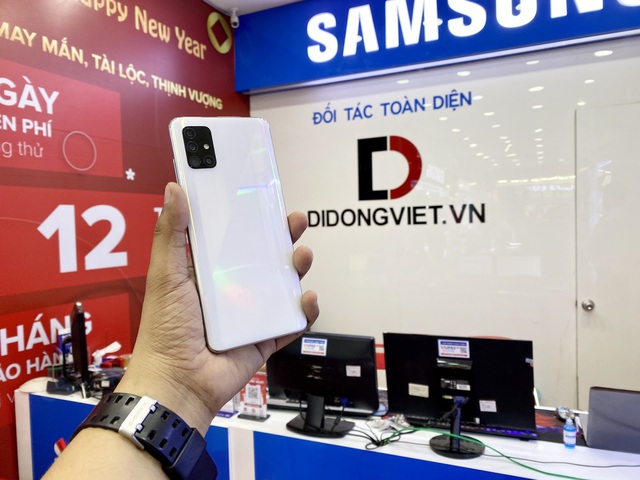 Samsung Galaxy A51: Màn hình tràn viền, 4 camera sau, đặt trước nhận nhiều ưu đãi tại Di Động Việt - Ảnh 2.