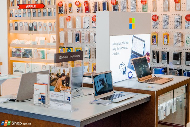 Trả g&oacute;p 0% l&atilde;i suất, tr&uacute;ng 10 iPhone 11 khi mua laptop tại FPT Shop - Ảnh 2.