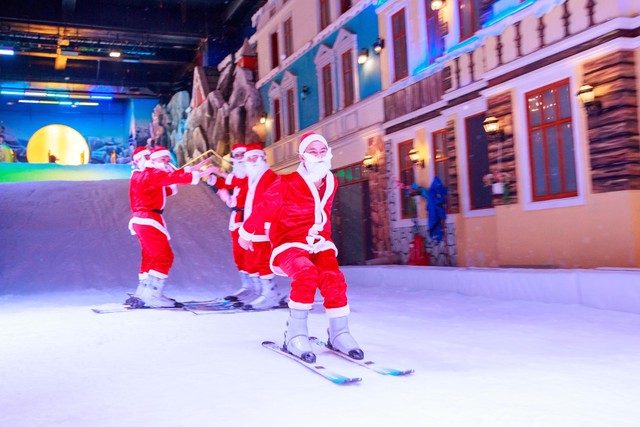 Đi t&igrave;m một Gi&aacute;ng sinh ấm &aacute;p trong mơ tại Thị trấn tuyết Snow Town - Ảnh 3.
