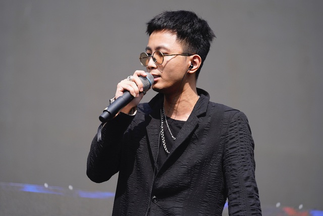 Isaac, Amee, Rhymastic, Da Lab r&ograve;ng r&ograve;ng mồ h&ocirc;i tập luyện cho Đại nhạc hội tối nay tại Đại học B&aacute;ch Khoa H&agrave; Nội - Ảnh 4.