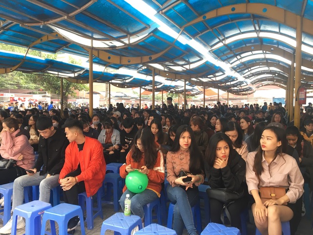 Sôi động với 3.000 sinh viên trường Đại học HUBT tại Ngày hội việc làm 2019 - Ảnh 4.