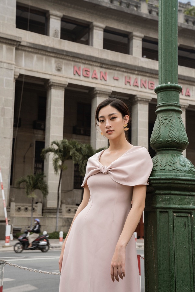 Tỏa sáng tiệc cuối năm, hội chị em nên học ngay bí kíp dress up của Hoa hậu Lương Thùy Linh - Ảnh 6.