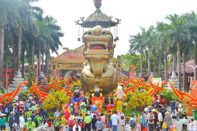 Đ&oacute;n Gi&aacute;ng sinh, ch&agrave;o t&acirc;n ni&ecirc;n ngập tr&agrave;n niềm vui tại Suối Ti&ecirc;n - Ảnh 1.