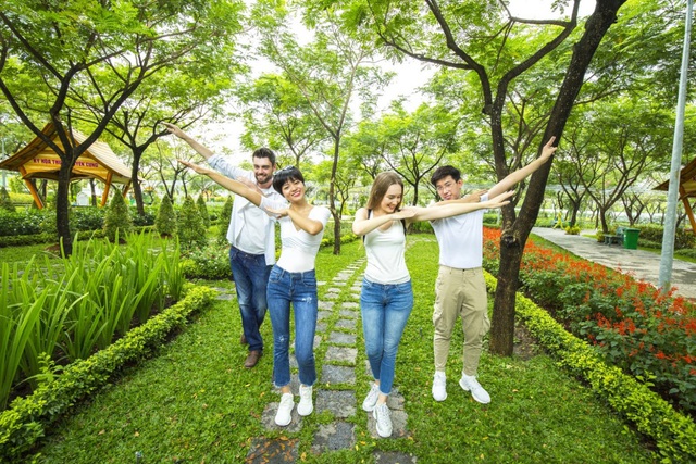 Đ&oacute;n Gi&aacute;ng sinh, ch&agrave;o t&acirc;n ni&ecirc;n ngập tr&agrave;n niềm vui tại Suối Ti&ecirc;n - Ảnh 4.