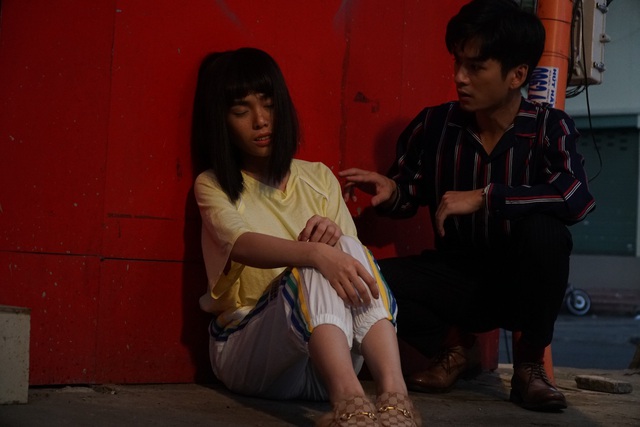 Nam chính Mắt Biếc “khóa môi” hot girl Ghiền Mì Gõ trong phim ngắn mới - Ảnh 6.