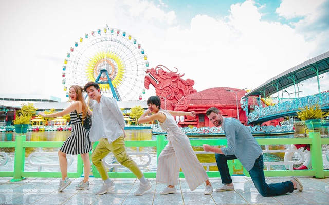Đ&oacute;n Gi&aacute;ng sinh, ch&agrave;o t&acirc;n ni&ecirc;n ngập tr&agrave;n niềm vui tại Suối Ti&ecirc;n - Ảnh 7.