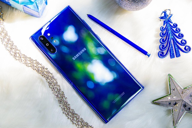 3 gợi &yacute; tặng qu&agrave; chuẩn trend m&agrave;u Classic Blue dịp Gi&aacute;ng sinh - Ảnh 6.