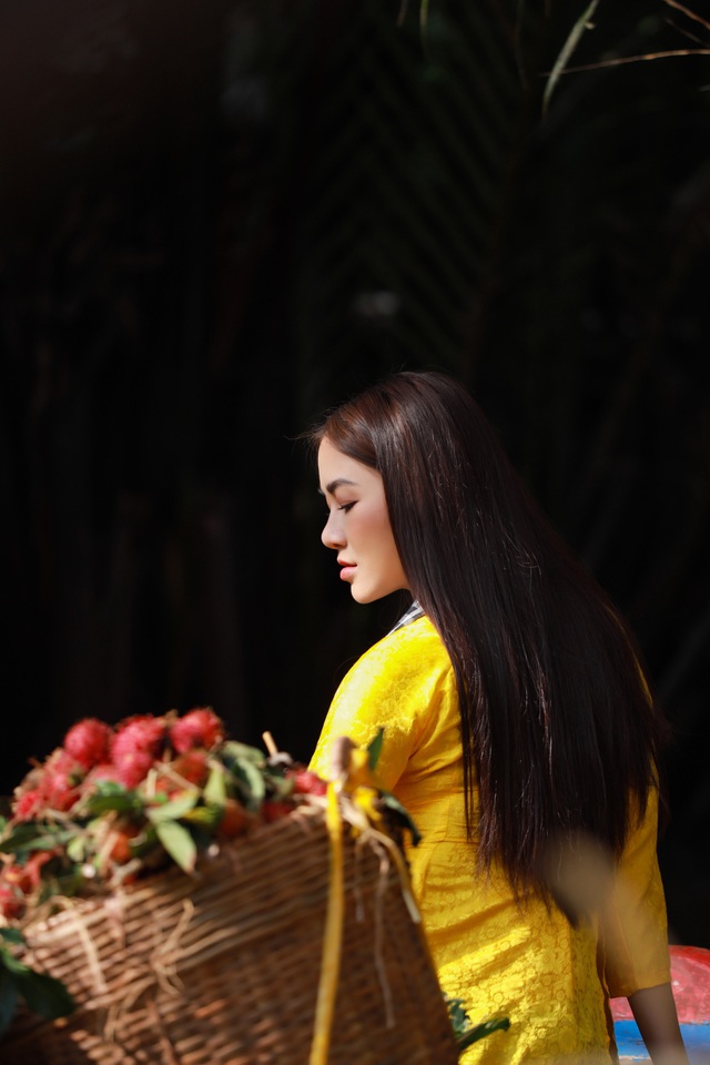 Hoa hậu Áo dài Tuyết Nga mang cả vũ trụ trò chơi dân gian vào mashup “Trống cơm” và “Lý cây bông” - Ảnh 5.