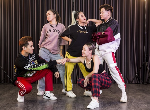 Kh&aacute;m ph&aacute; một ng&agrave;y tr&agrave;n đầy năng lượng của nh&oacute;m nhảy Hanoi X-Girls - Ảnh 2.