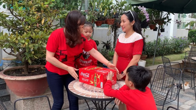 &ldquo;Kết th&acirc;n h&agrave;ng x&oacute;m&rdquo; g&acirc;y &ldquo;b&atilde;o&rdquo; mạng x&atilde; hội, Ốc Thanh V&acirc;n, Bảo Thanh h&aacute;o hức g&oacute;p vui - Ảnh 4.
