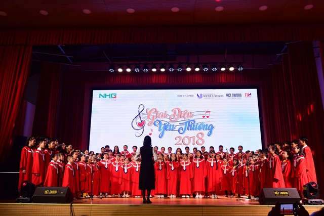 Hội học sinh, sinh viên NHG tổ chức đêm nhạc Giáng sinh “Quà tặng yêu thương” - Ảnh 2.