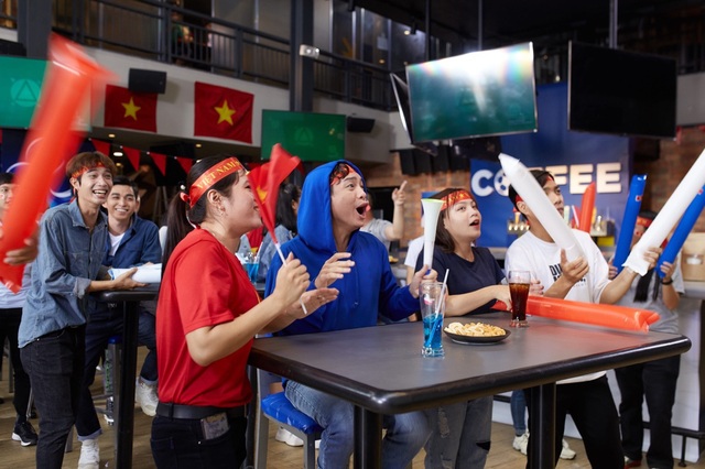 Trước thềm trận đấu Việt Nam – Campuchia: Cùng nhau vang tiếng hét cổ vũ cho đội tuyển - Ảnh 2.