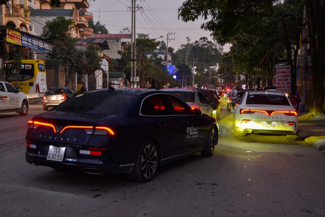 Hàng trăm chủ xe VinFast hào hứng tiếp tục hành trình chinh phục Hà Giang: Không mỏi mệt sau ngày đầu leo đèo - Ảnh 2.