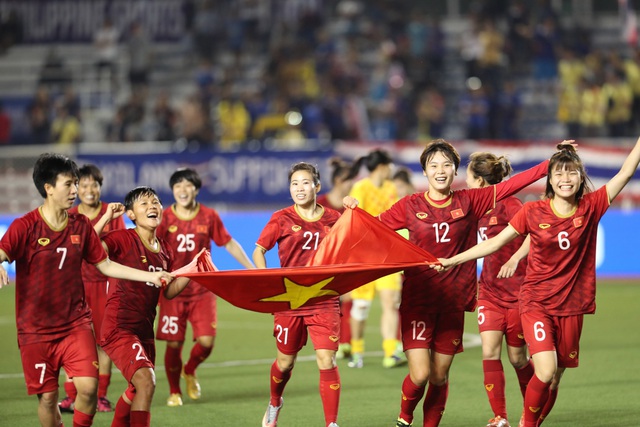 Thêm 1 ngân hàng thưởng 500 triệu đồng cho Đội tuyển bóng đá nữ Việt Nam - Ảnh 1.