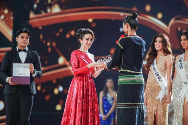 Tân Hoa hậu Nguyễn Trần Khánh Vân được trao vương miện Brave Heart - Ảnh 3.