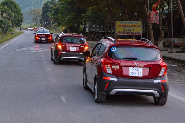 Hàng trăm chủ xe VinFast hào hứng tiếp tục hành trình chinh phục Hà Giang: Không mỏi mệt sau ngày đầu leo đèo - Ảnh 5.