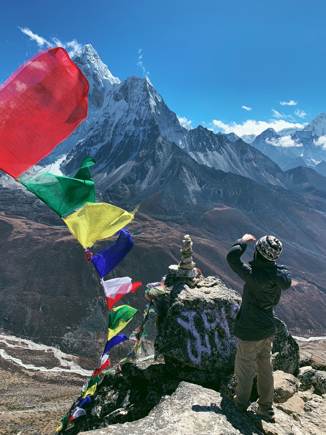 Vlogger ti&ecirc;u tốn gấp 3 lần dự t&iacute;nh cho h&agrave;nh tr&igrave;nh leo Everest do chủ quan sức khỏe - Ảnh 4.
