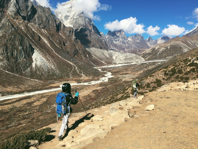 Vlogger ti&ecirc;u tốn gấp 3 lần dự t&iacute;nh cho h&agrave;nh tr&igrave;nh leo Everest do chủ quan sức khỏe - Ảnh 5.