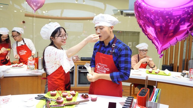 Học l&agrave;m b&aacute;nh t&igrave;nh nh&acirc;n &ndash; trải nghiệm th&uacute; vị d&agrave;nh cho c&aacute;c cặp đ&ocirc;i - Ảnh 3.