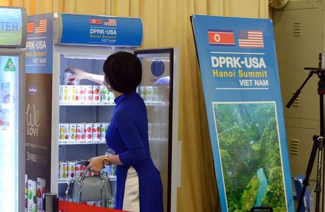 Ph&oacute;ng vi&ecirc;n quốc tế h&agrave;o hứng với đặc sản, đồ uống Việt tại Hội nghị Thượng đỉnh Mỹ - Triều - Ảnh 2.