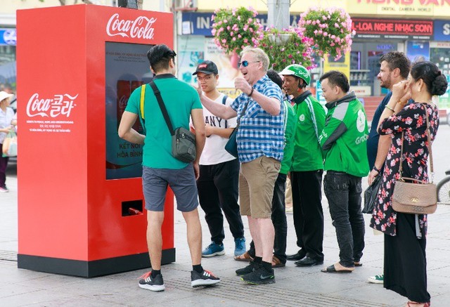 Giới trẻ đứng ngồi không yên với mẫu lon đặc biệt vừa ra mắt của Coca-Cola - Ảnh 8.