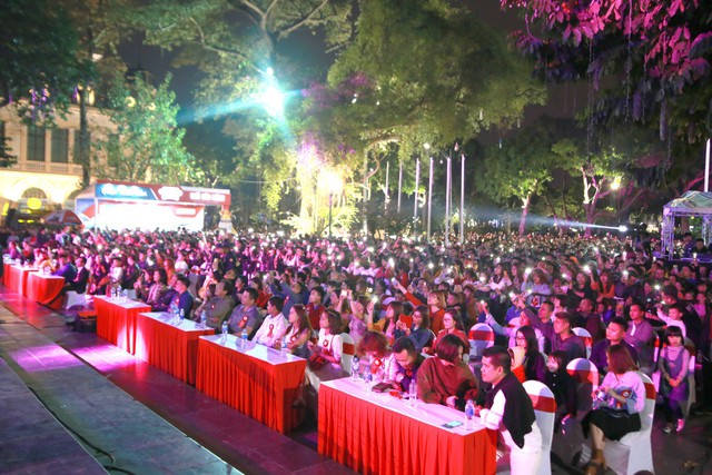 Noo Phước Thịnh bùng nổ cùng hàng ngàn khán giả ở phố đi bộ Hồ Gươm - Ảnh 5.