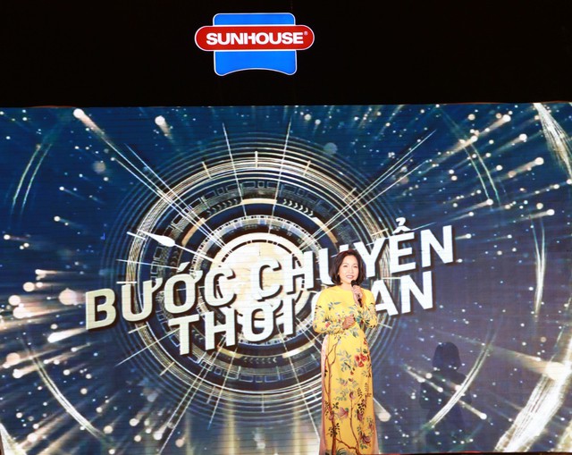 Noo Phước Thịnh b&ugrave;ng nổ c&ugrave;ng h&agrave;ng ng&agrave;n kh&aacute;n giả ở phố đi bộ Hồ Gươm - Ảnh 2.