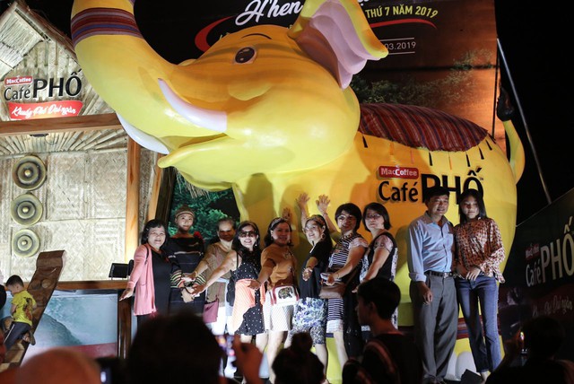 Café PHỐ “Khuấy Phố Đại Ngàn” khiến du khách phấn khích - Ảnh 2.