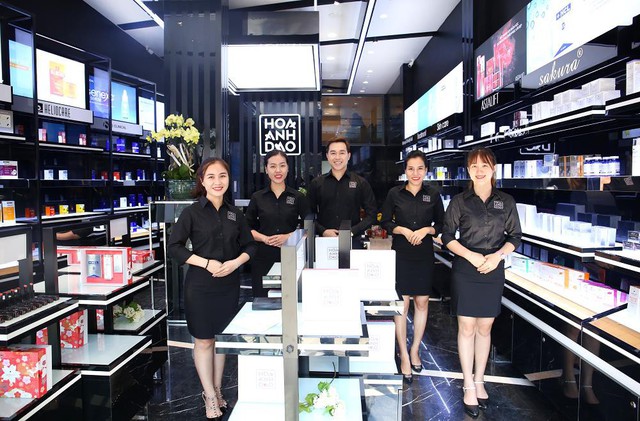 Hoa Anh Đào khai trương cửa hàng mỹ phẩm tại đường Hai Bà Trưng - Ảnh 2.