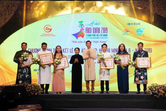 H’Hen Niê cùng nhiều sao Việt tỏa sáng trong đêm gala tổng kết Lễ hội Áo dài 2019 - Ảnh 3.