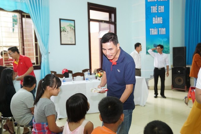 Vietjet mang yêu thương đến làng trẻ em SOS Đà Nẵng - Ảnh 5.