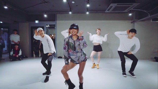 Năm 2019 rồi, chỉ cần smartphone là có thể quay video nhảy cover K-Pop in Public ngon lành - Ảnh 1.