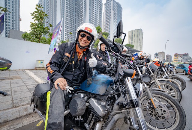 Ngắm dàn xế khủng Harley-Davidson cùng soái ca cool ngầu ngay trung tâm Hà Nội - Ảnh 3.
