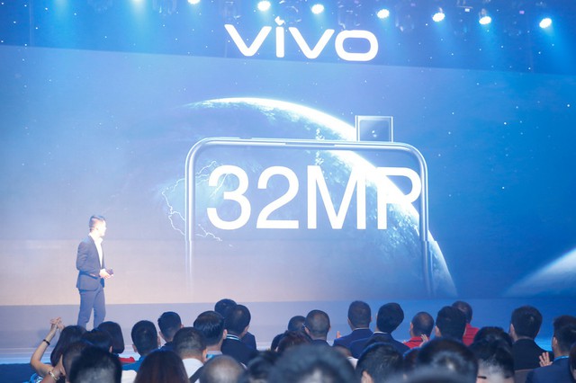 Quang Hải bất ngờ xuất hiện tại sự kiện ra mắt smartphone camera ẩn Vivo V15 - Ảnh 2.