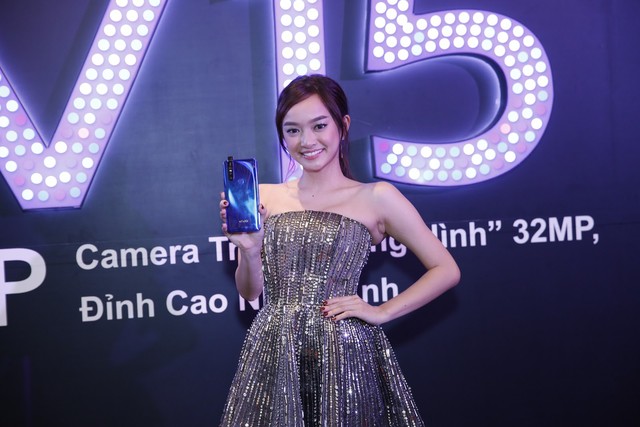 Quang Hải bất ngờ xuất hiện tại sự kiện ra mắt smartphone camera ẩn Vivo V15 - Ảnh 11.
