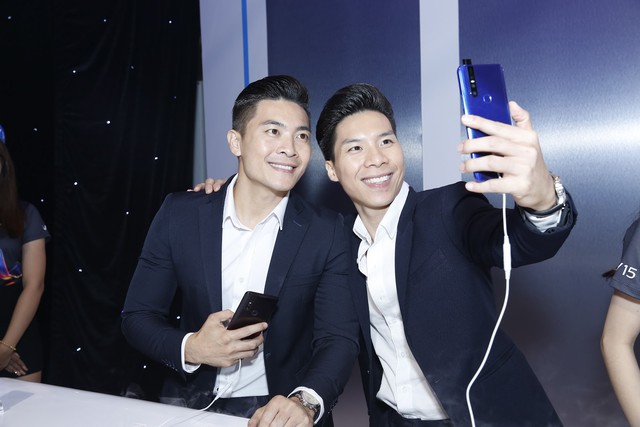 Quang Hải bất ngờ xuất hiện tại sự kiện ra mắt smartphone camera ẩn Vivo V15 - Ảnh 8.