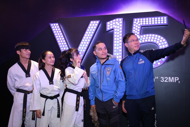 Quang Hải bất ngờ xuất hiện tại sự kiện ra mắt smartphone camera ẩn Vivo V15 - Ảnh 10.