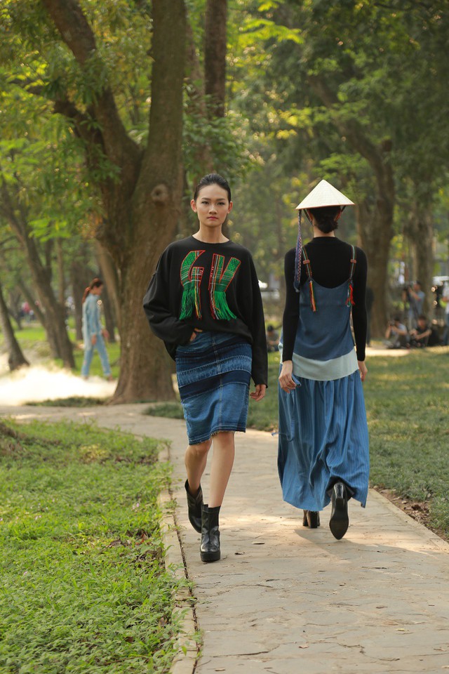 Văn hóa thổ cẩm xuất hiện tại Tuần lễ thời trang Việt Nam Thu Đông 2019 - Ảnh 4.