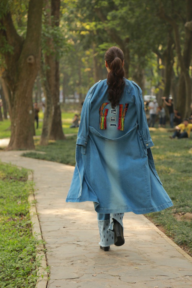 Văn hóa thổ cẩm xuất hiện tại Tuần lễ thời trang Việt Nam Thu Đông 2019 - Ảnh 5.