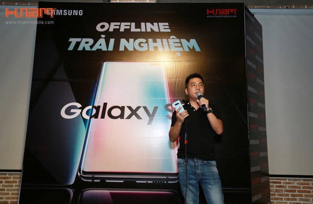 Offline trải nghiệm cùng Hnam Mobile: Bùng nổ 200 đơn đặt hàng ngay sau khi chạm tay vào Samsung Galaxy S10 - Ảnh 3.