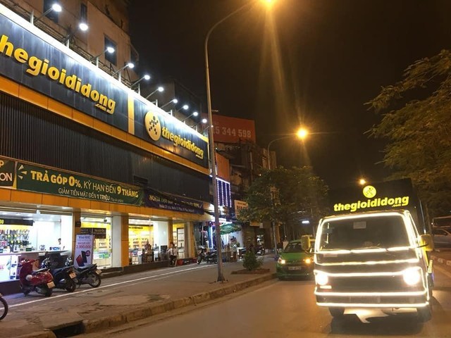 Thế Giới Di Động độ xe, chở Galaxy S10/S10+ diễu phố khắp Sài Gòn, Hà Nội - Ảnh 4.