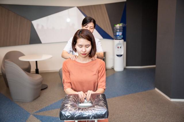 Trường đại học nh&agrave; người ta: khu tổ hợp thể thao cực chất v&agrave; dịch vụ massage cho sinh vi&ecirc;n sau giờ học - Ảnh 13.