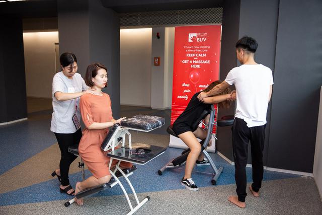 Trường đại học nh&agrave; người ta: khu tổ hợp thể thao cực chất v&agrave; dịch vụ massage cho sinh vi&ecirc;n sau giờ học - Ảnh 14.