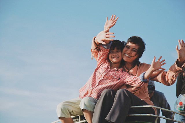 Hạnh ph&uacute;c của mẹ: Đẫm nước mắt song vẫn tr&agrave;n ngập m&agrave;u sắc lạc quan - Ảnh 4.